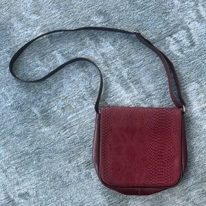 Elegant Burgundy Leather Crossbody Bag
